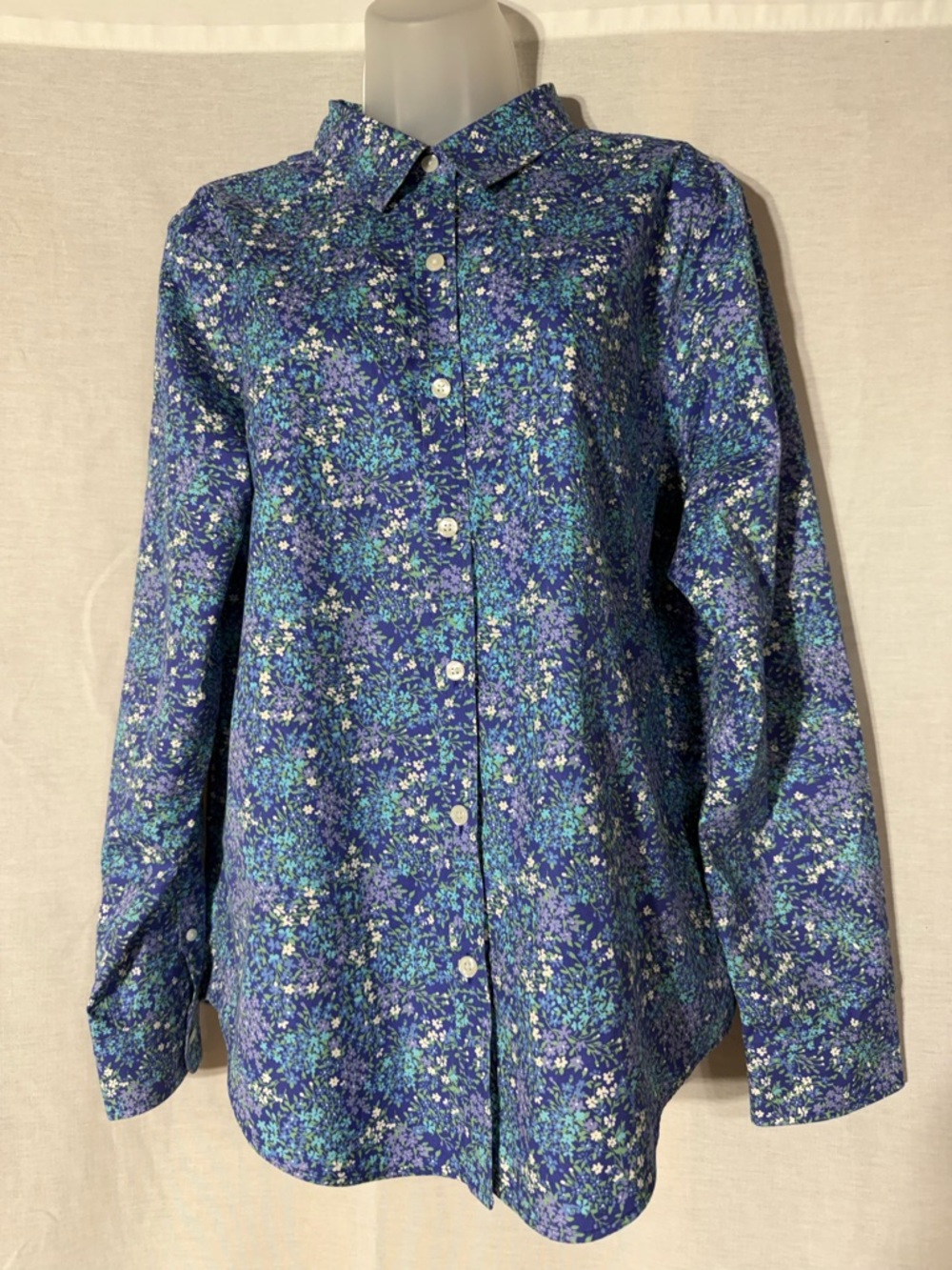 L.L. Bean Wrinkle Free Blue Floral Button-Up Shirt Size Large